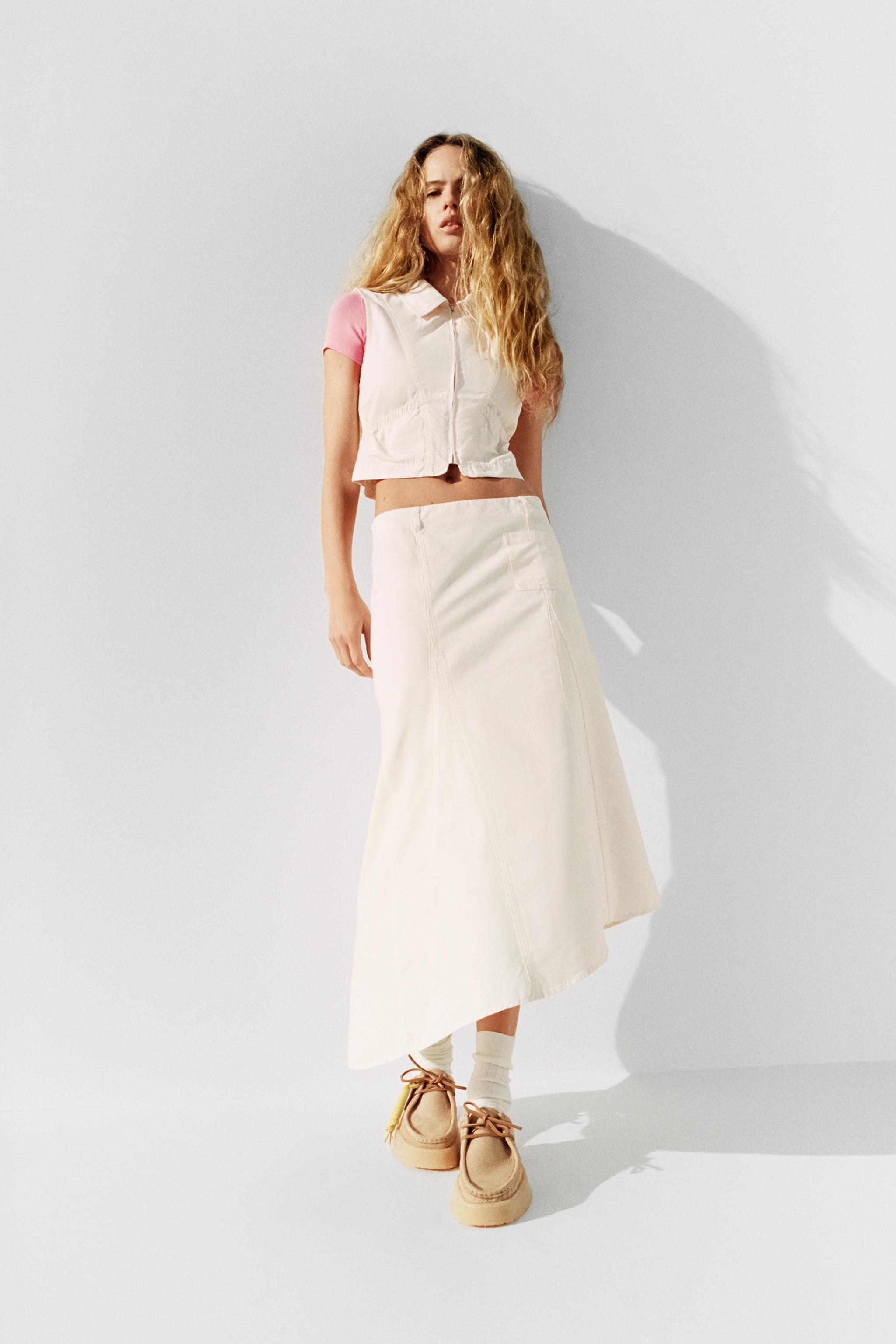 Falda blanca de Zara y blusa rosa de Bershka, la unión de dos básicos por  menos de 30 euros que es el 'look' definitivo de primavera