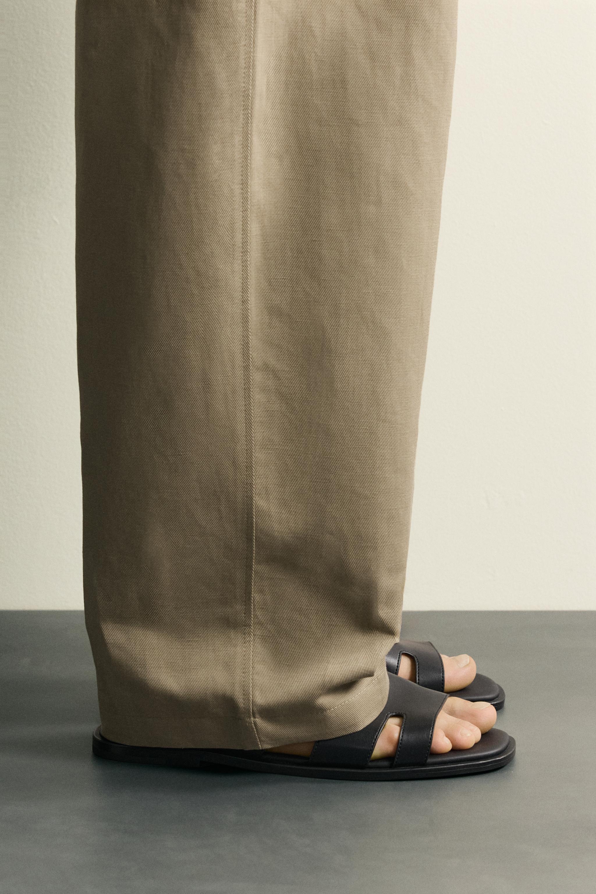 STRAP SANDALS