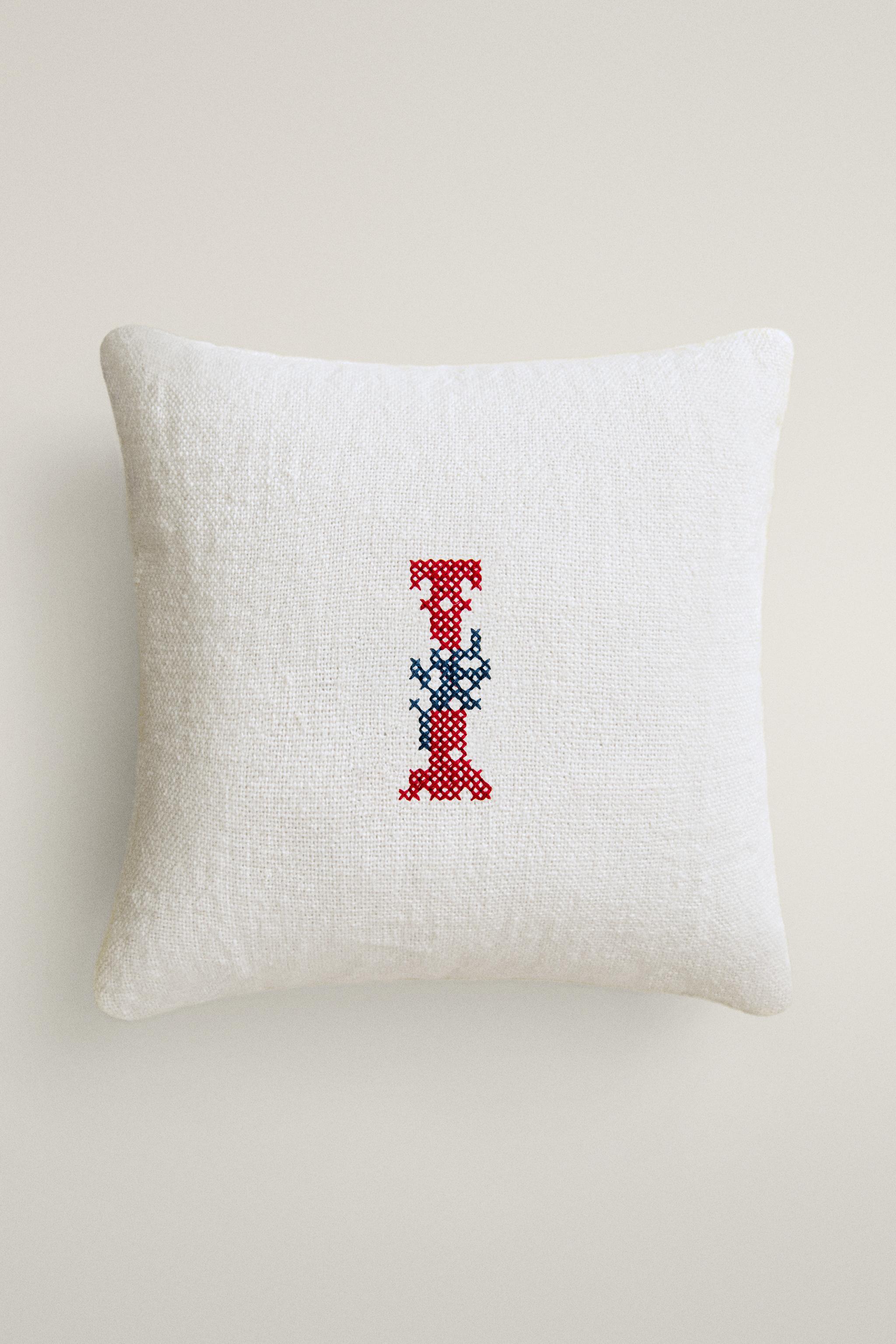 LETTER “I” EMBROIDERED LINEN CUSHION