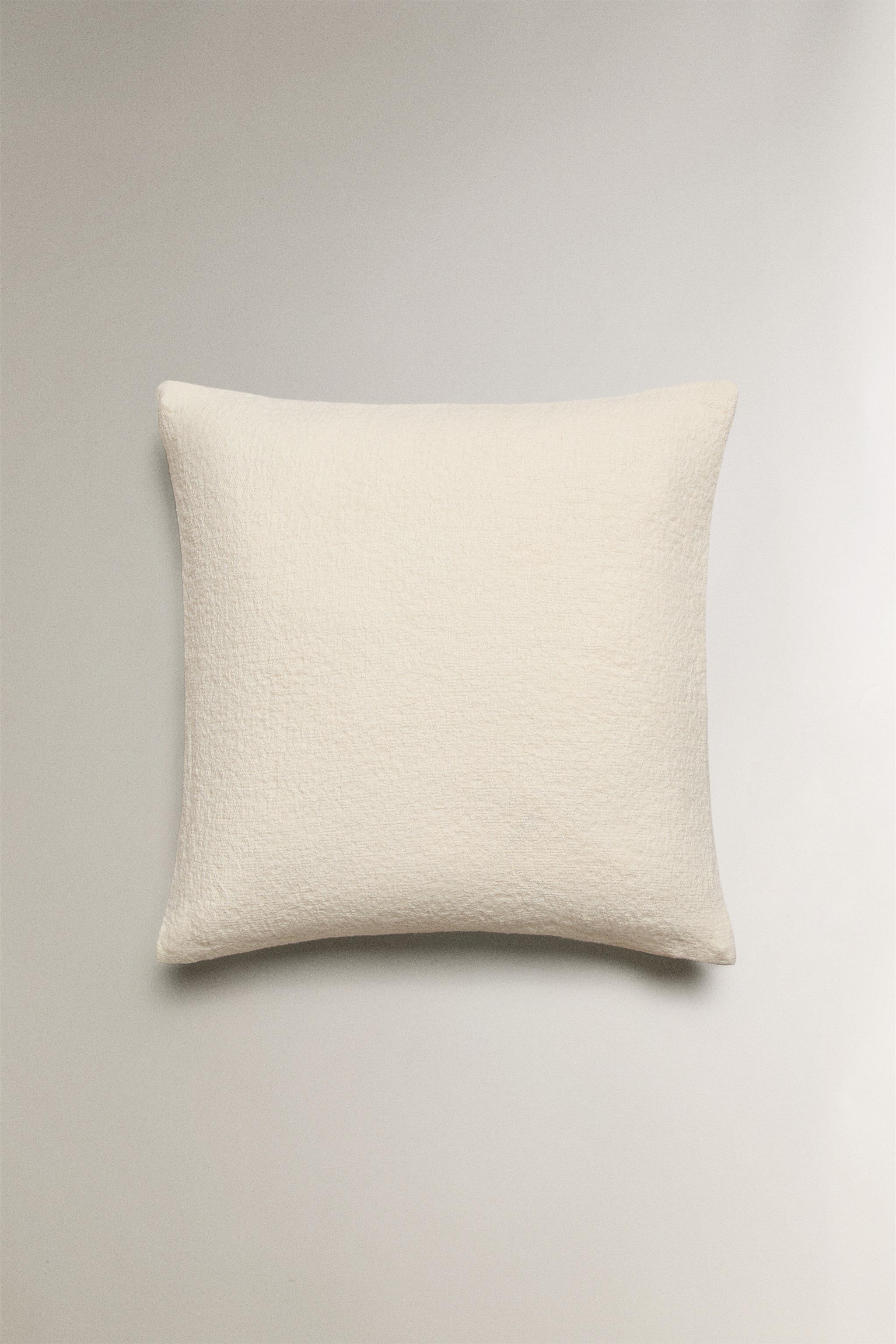 新品 ZARA  ザラ ホーム ファーテイストクッション 2個セット ZARAホーム サテン 羽ファー付き⭐️豪華クッション2つセット 一 番