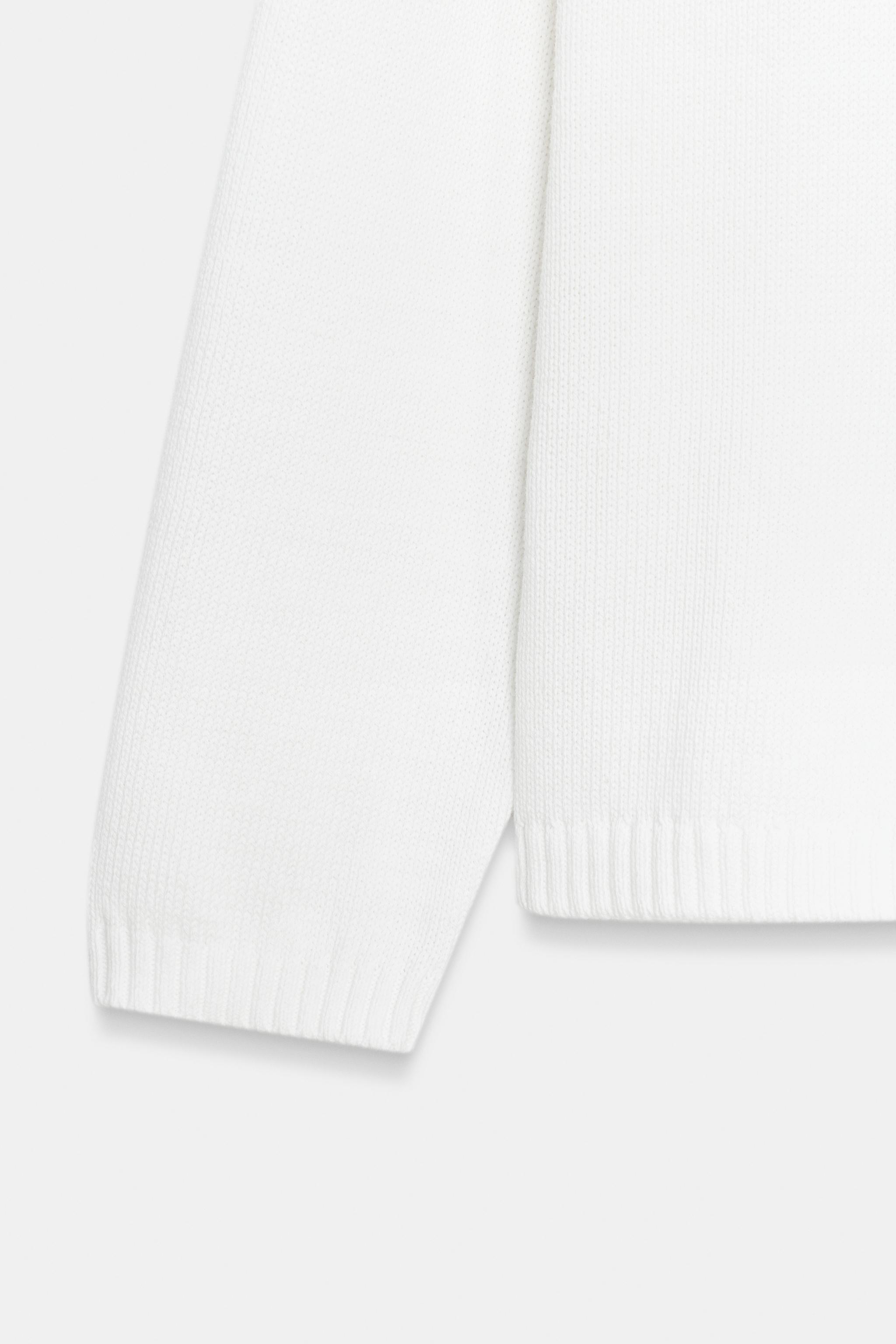 ROUND NECK KNIT SWEATER