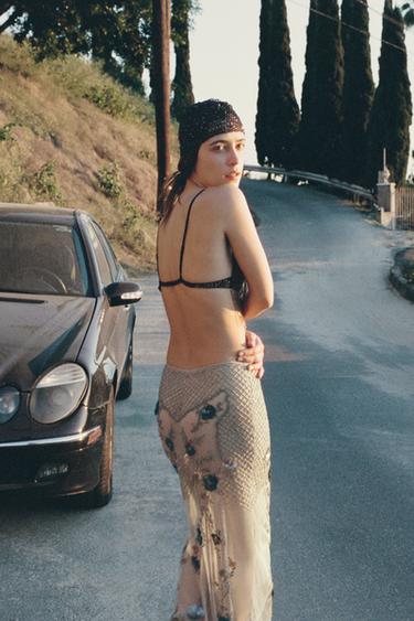 تنورة ميدي بخرز وترتر - فضي الخاص بـ Zara