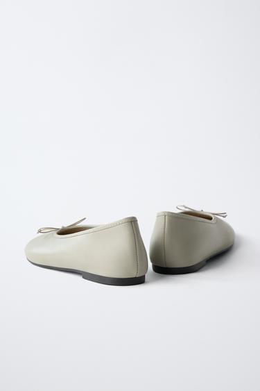 BALLERINES EN CUIR À NŒUD - Gris de Zara - Image 4