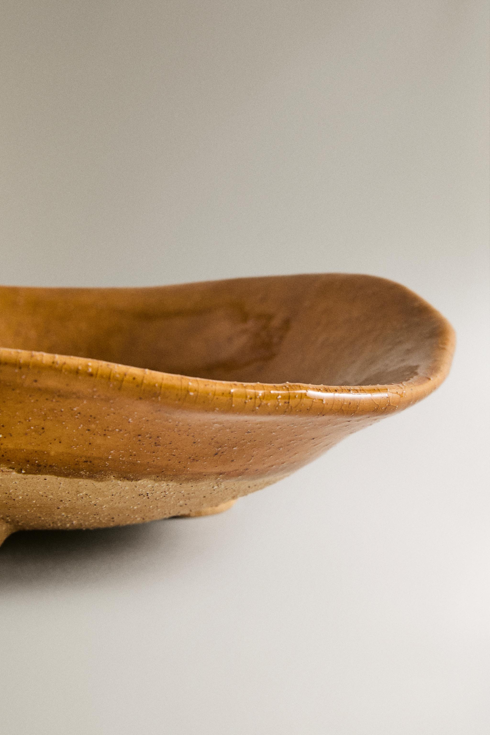 DECORATIVE CERAMIC BOWL