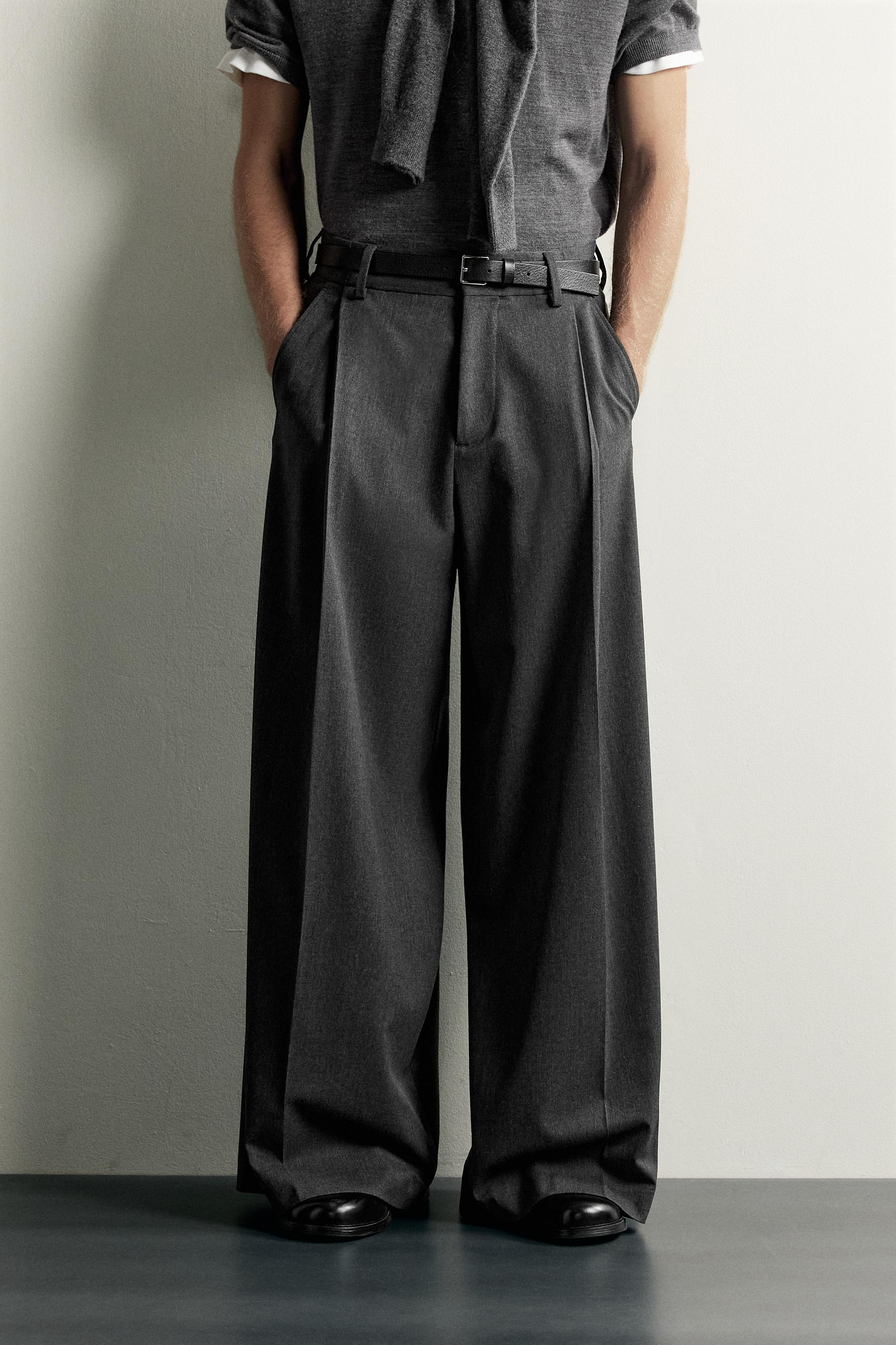 WIDE-FIT PLEATED PANTS