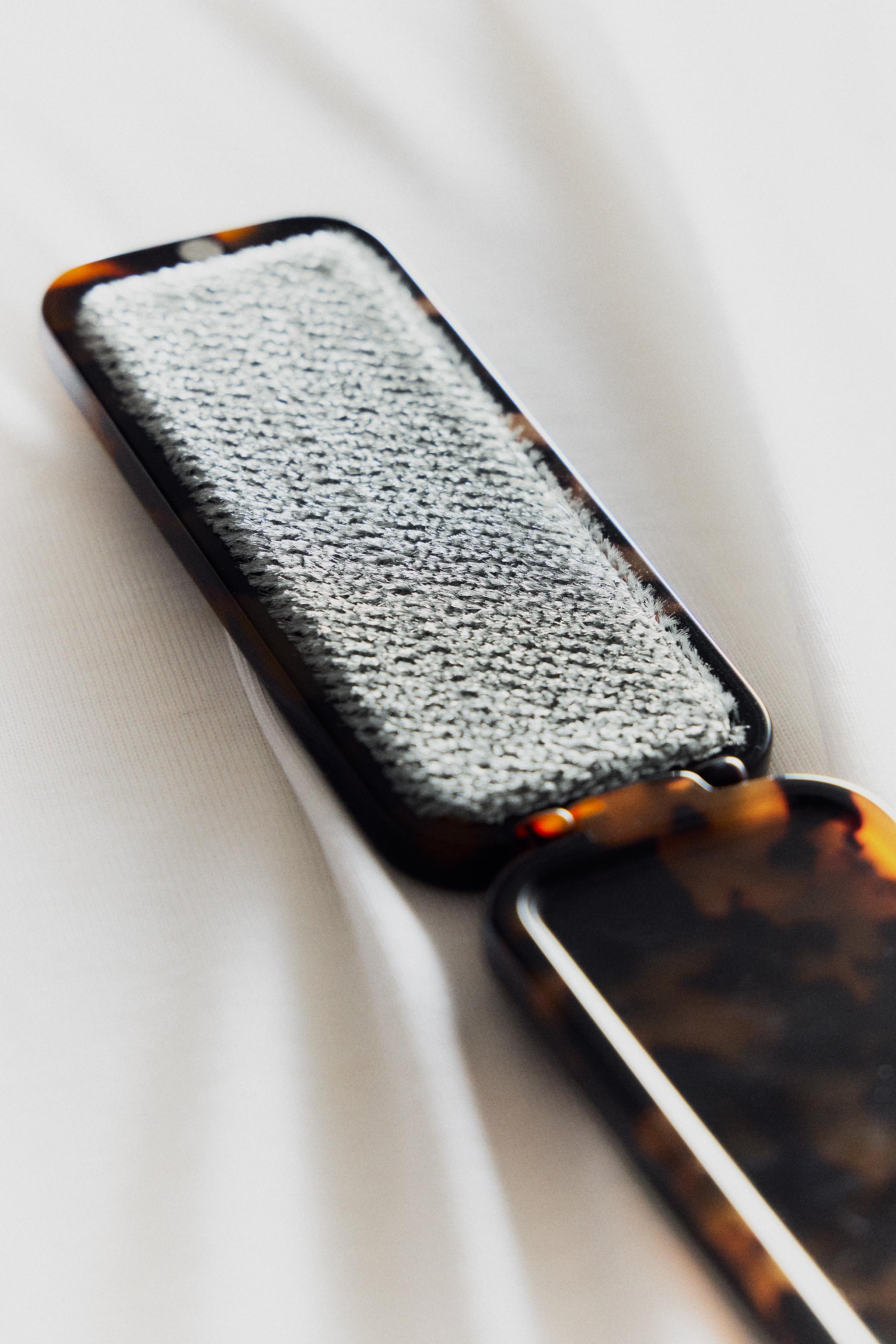 FOLDABLE LINT BRUSH