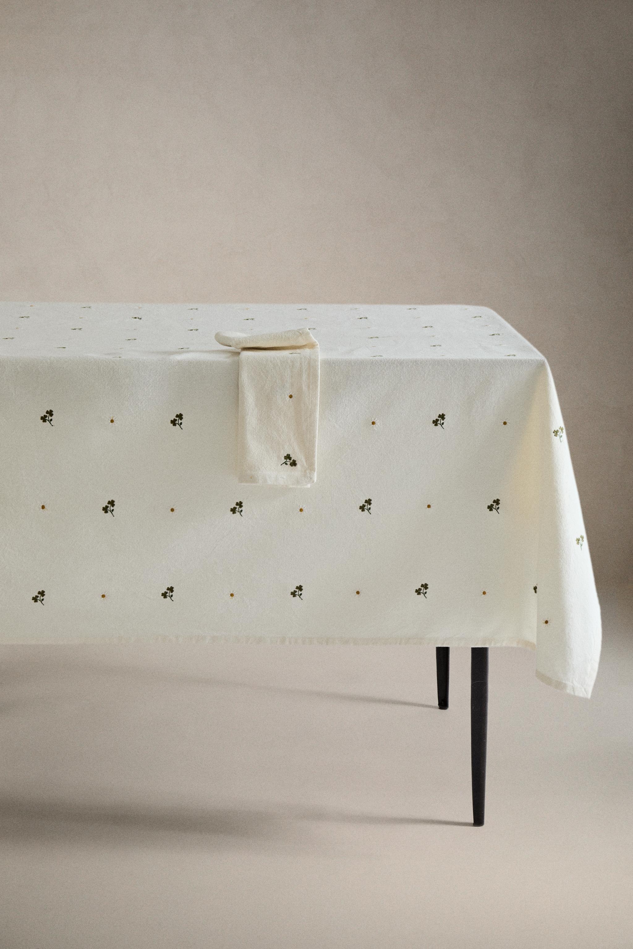 CLOVER AND DAISY EMBROIDERED TABLECLOTH — Ecru