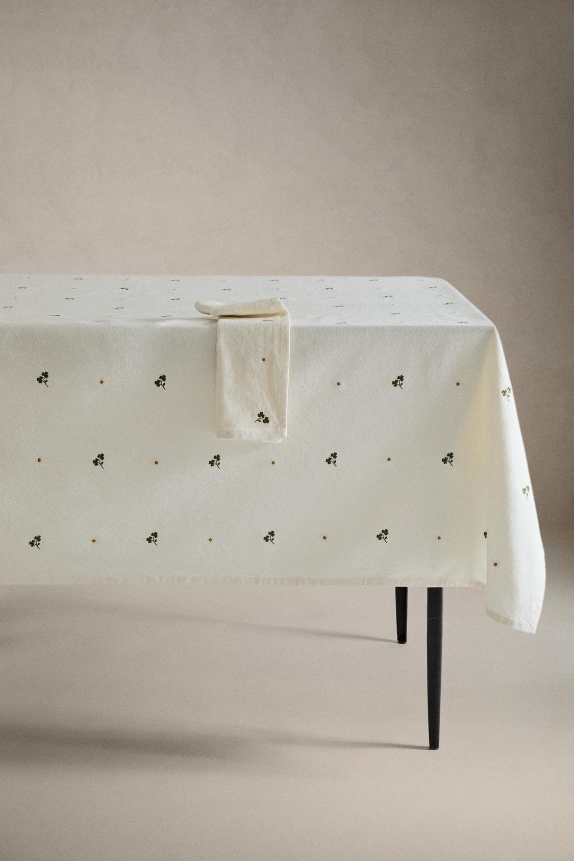 EMBROIDERED CLOVER AND DAISY TABLECLOTH