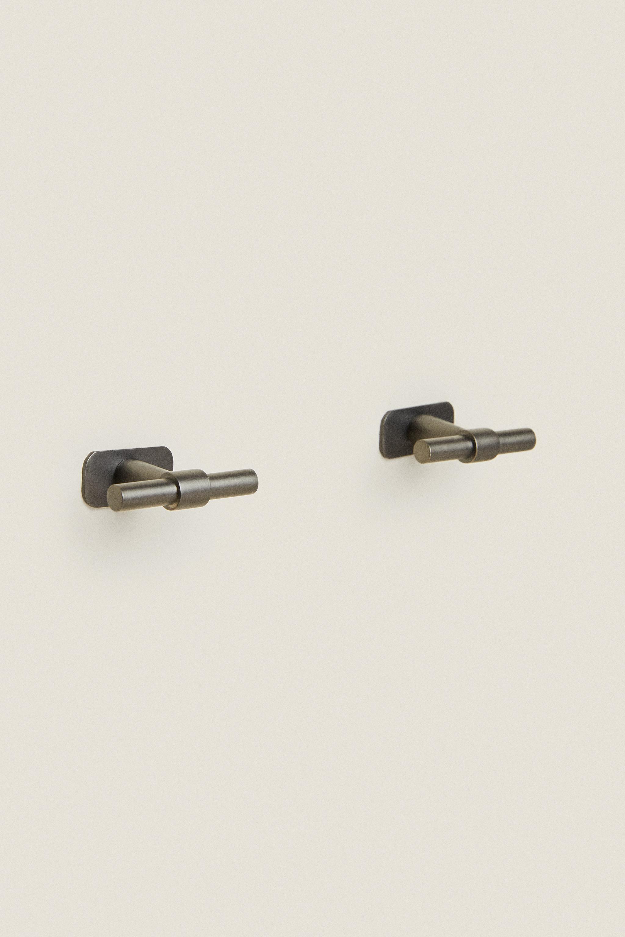PACK OF ELONGATED METAL HANDLES (PACK OF 2) — Gray