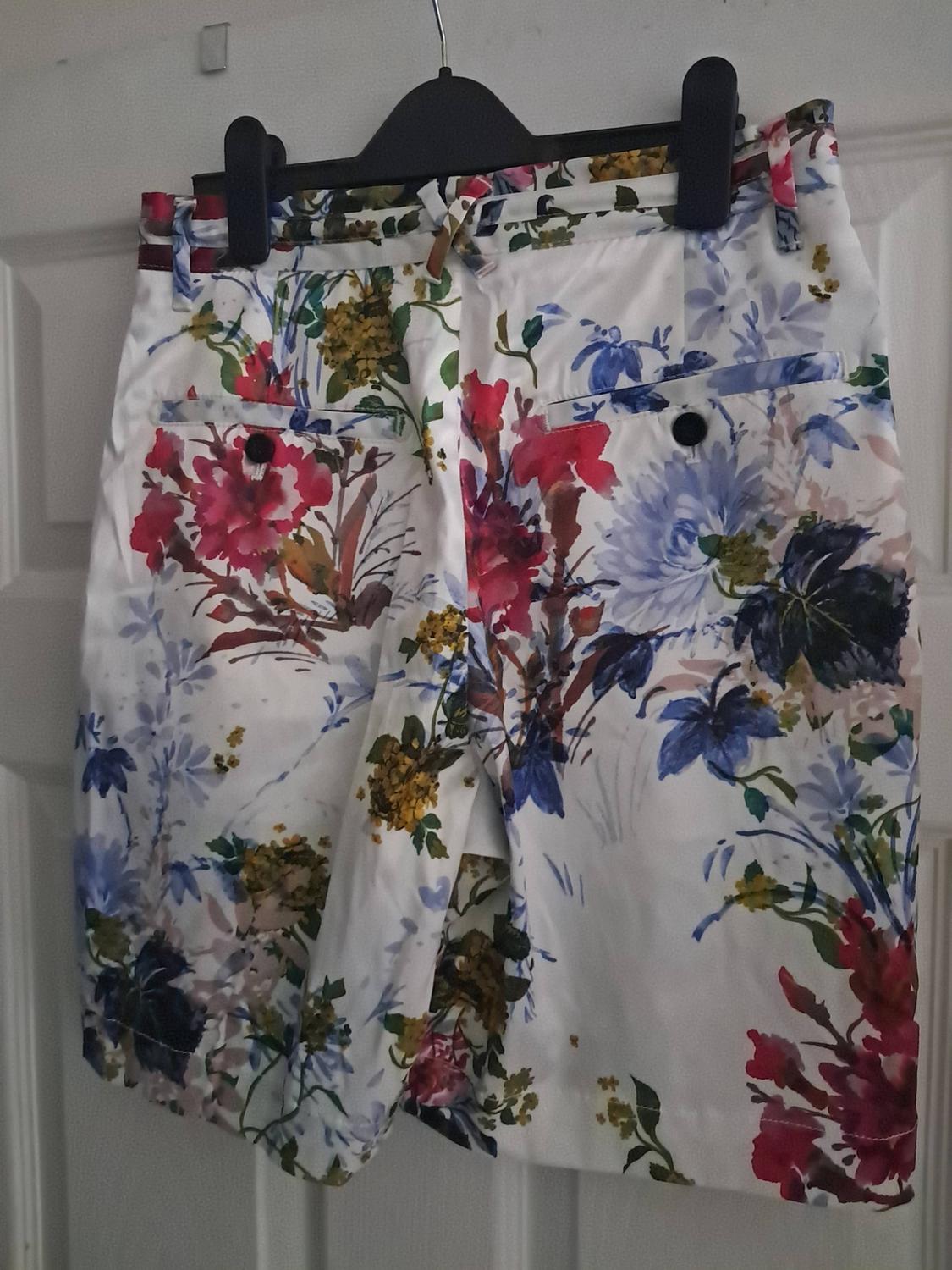 FLORAL PRINT BERMUDAS - Image 2