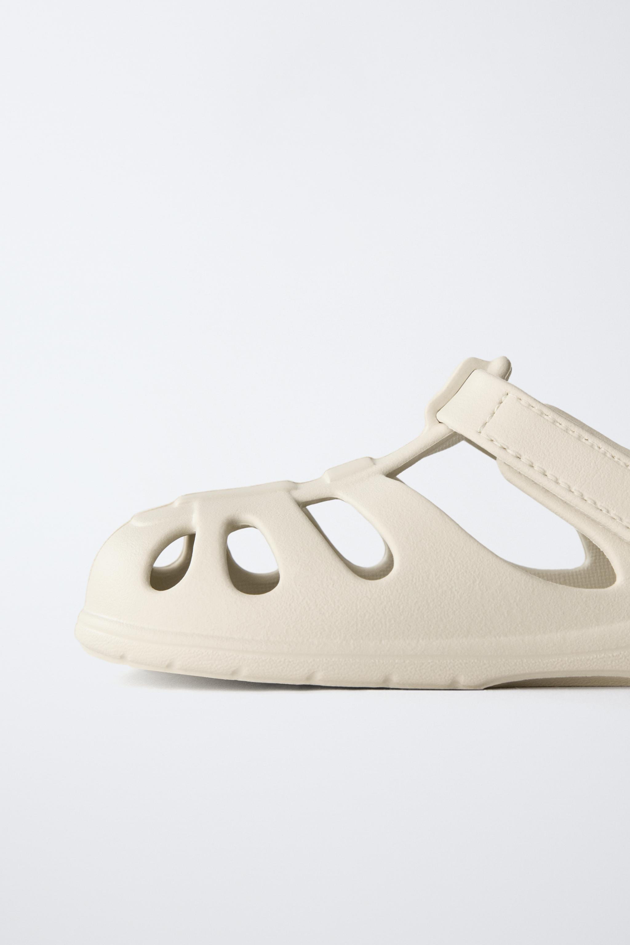SANDALES STYLE PLAGE PIEDS NUS