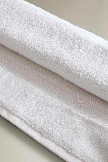 BATH TOWEL WITH METALLIC THREAD BORDER - White by Zara - Image 3