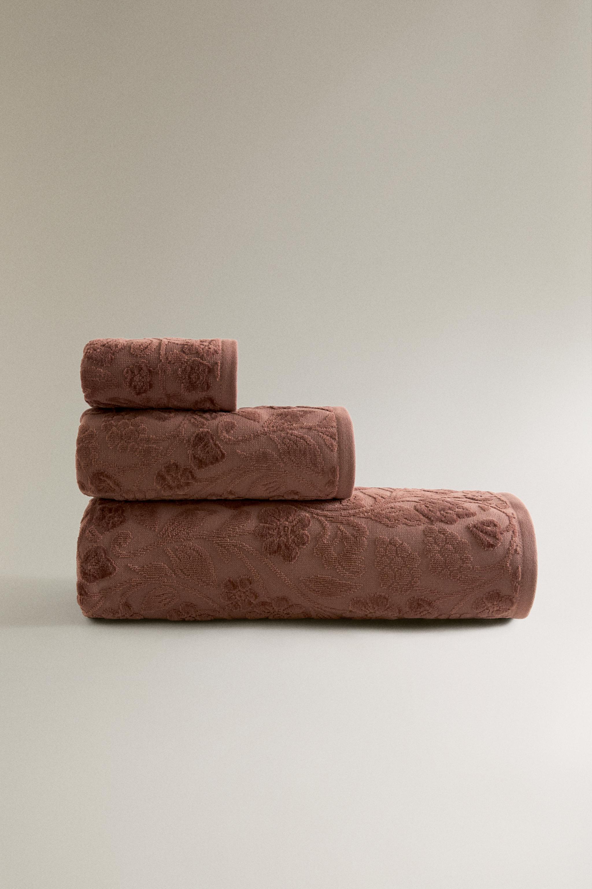 ANIMAL PRINT VELOUR BATH TOWEL — dark russet