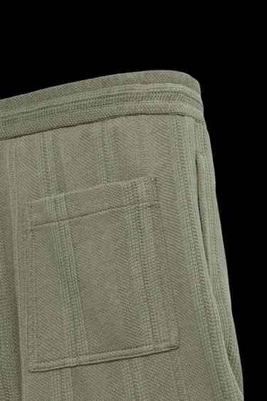 JACQUARD TEXTURED BERMUDA SHORTS - Mid-green by Zara