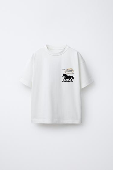 تيشرت بطبعة حصان مخملي - أبيض الخاص بـ Zara