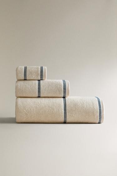 BATH TOWEL WITH GEOMETRIC BORDER - Ivory by Zara - Image 0