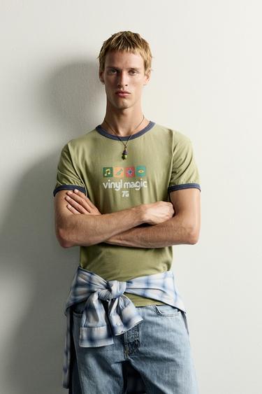 CAMISETA COM NERVURAS, CONTRASTE, ESTAMPA E LAVAGEM - Caqui da Zara