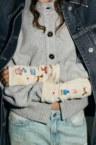 EMBROIDERED KNITTED MITTENS - Ecru by Zara