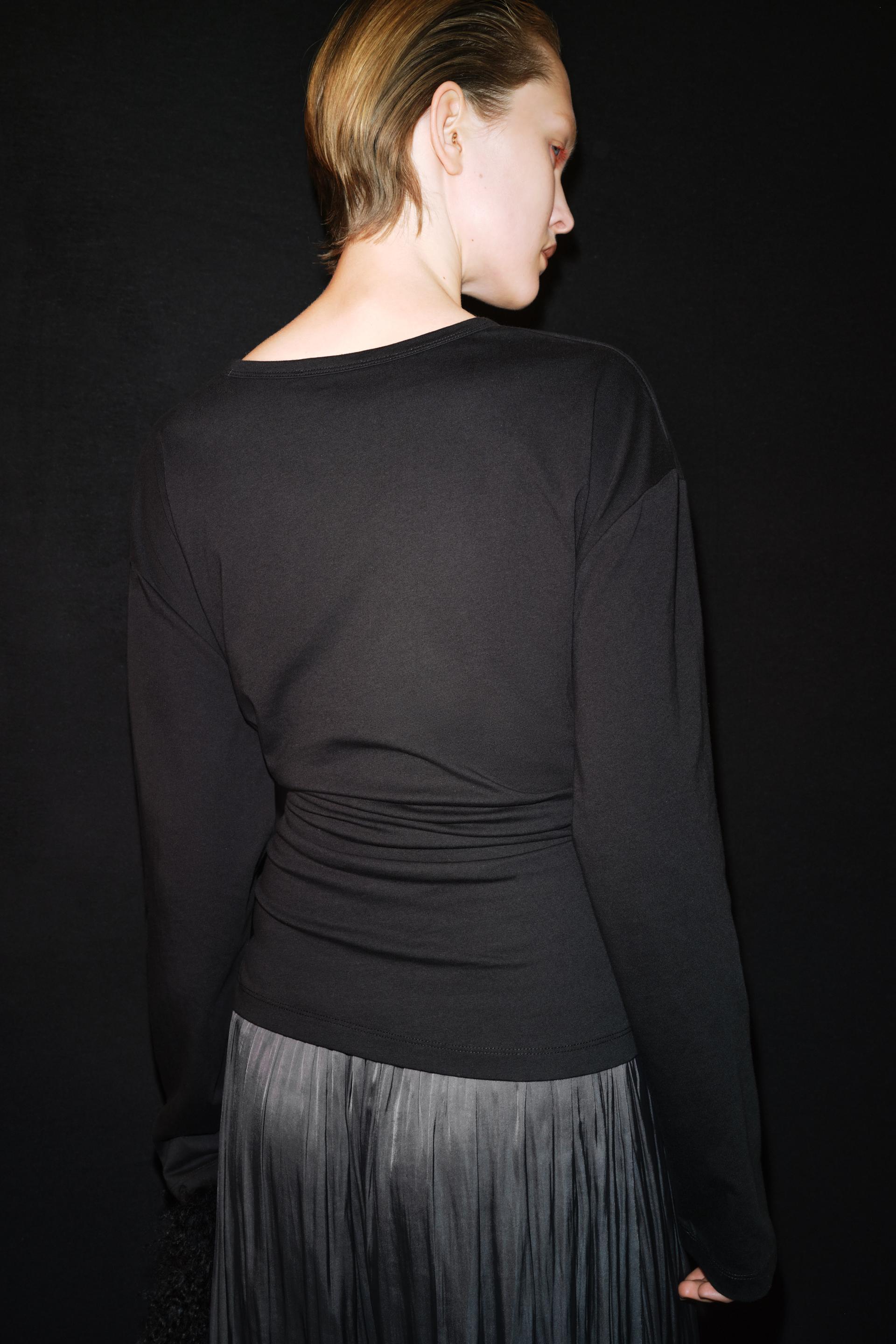BACK BUTTON T-SHIRT thumbnail 3