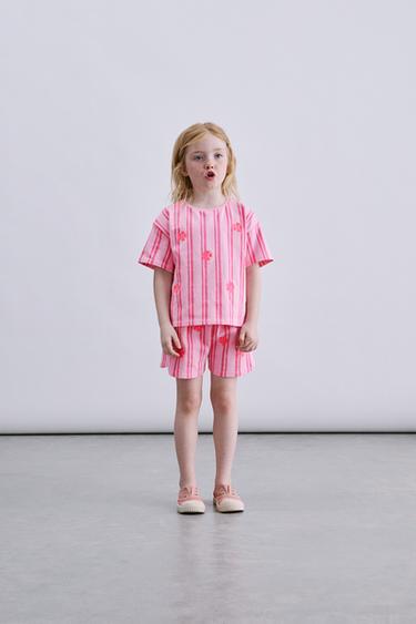 ENSEMBLE T-SHIRT ET BERMUDA À RAYURES ET FLEURS BRODÉES - Rose de Zara