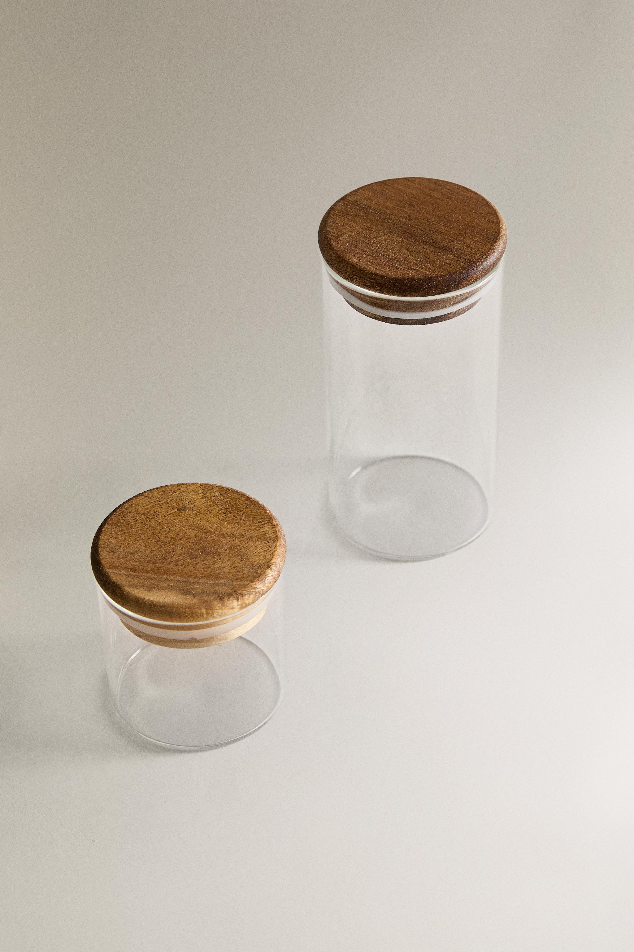 GLASS AND WOOD KITCHEN STORAGE — Transparent