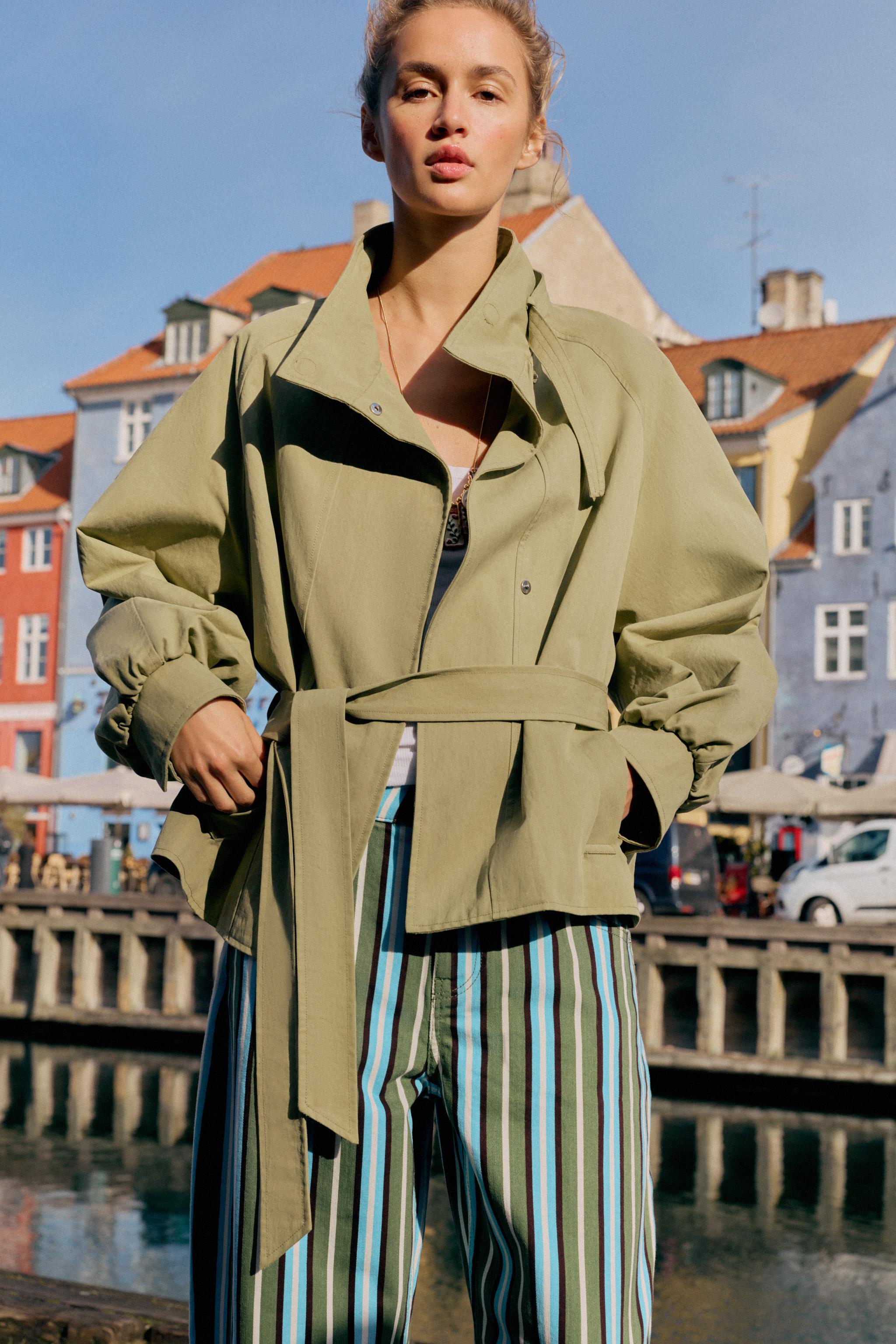 BLOUSON COL MONTANT AVEC CEINTURE