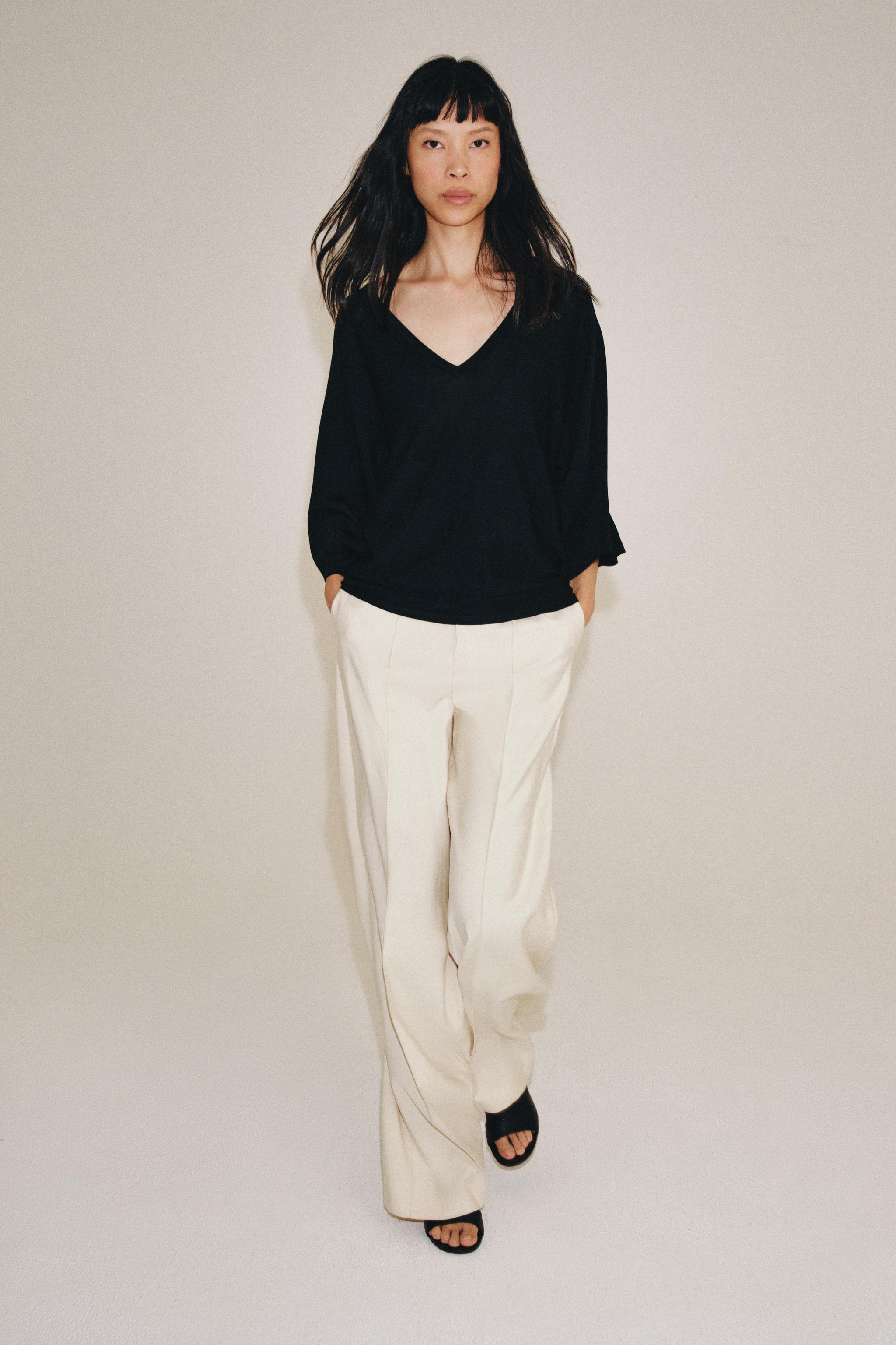 Zara FLOWY V-NECK KNIT TOP