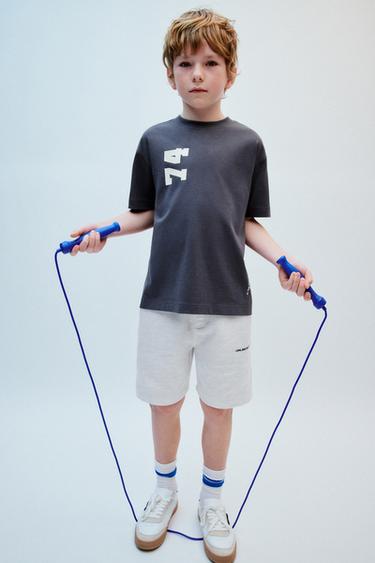 برمودا قطيفة STRAIGHT بنص بارز - رمادي فيجوريه الخاص بـ Zara