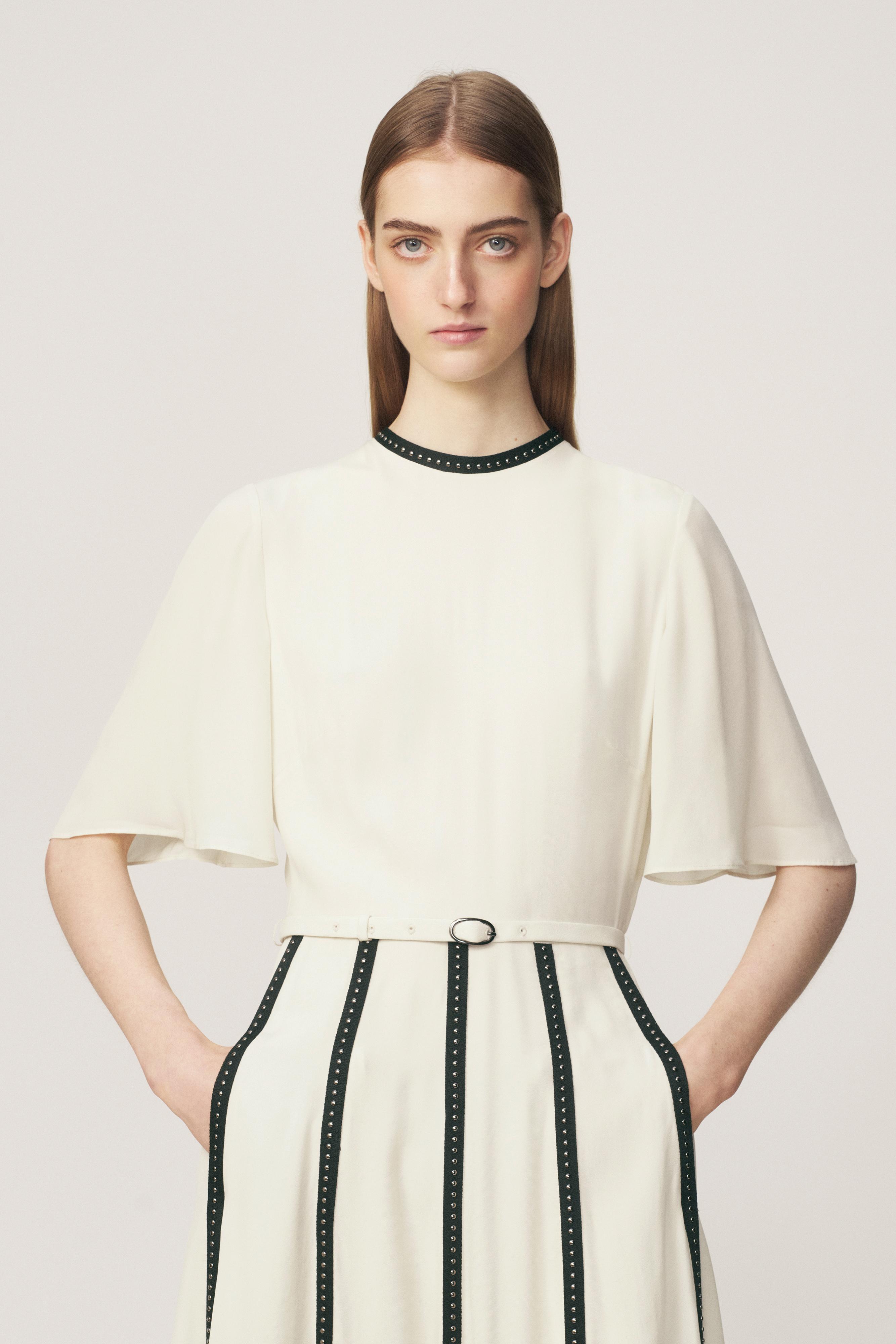 ROBE BRIDES ET CLOUS EN CONTRASTE - THE ITEM