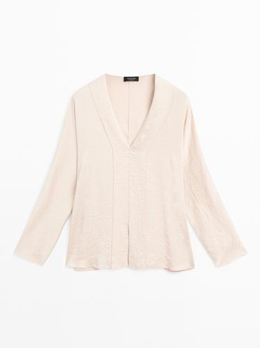 Blusa satinada cuello pico - Barquillo de Zara