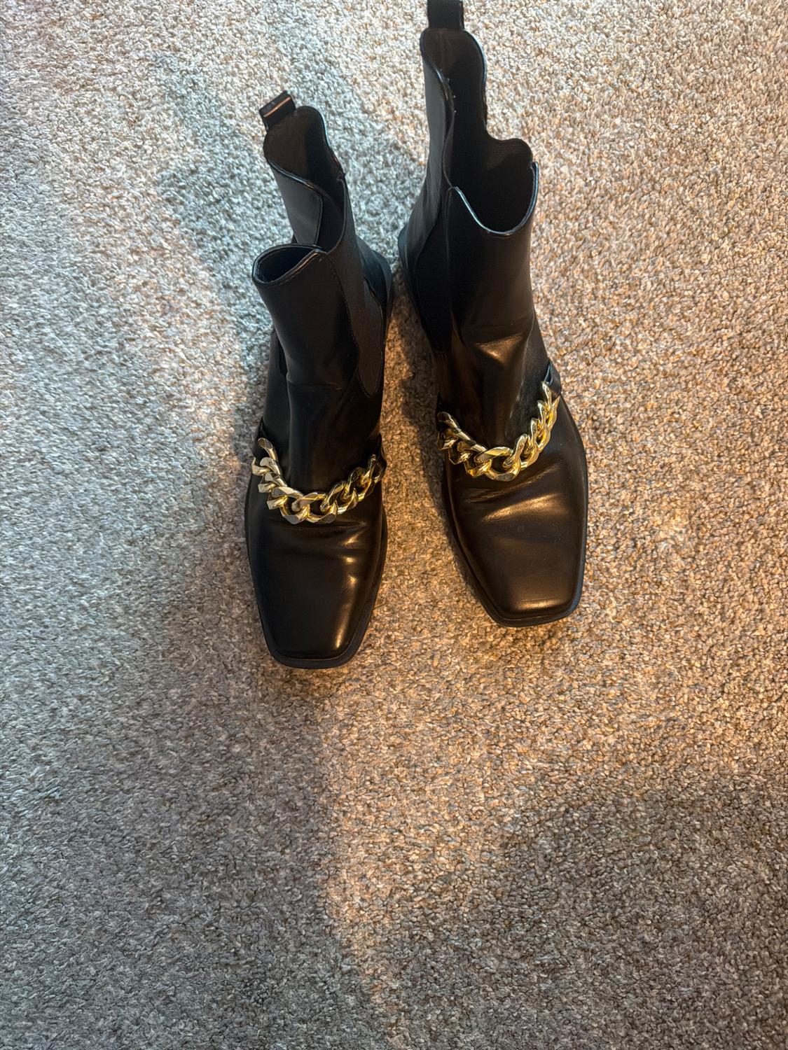 BLACK WOMEN BOOTS WITH GOLD CHAIN - Image 5