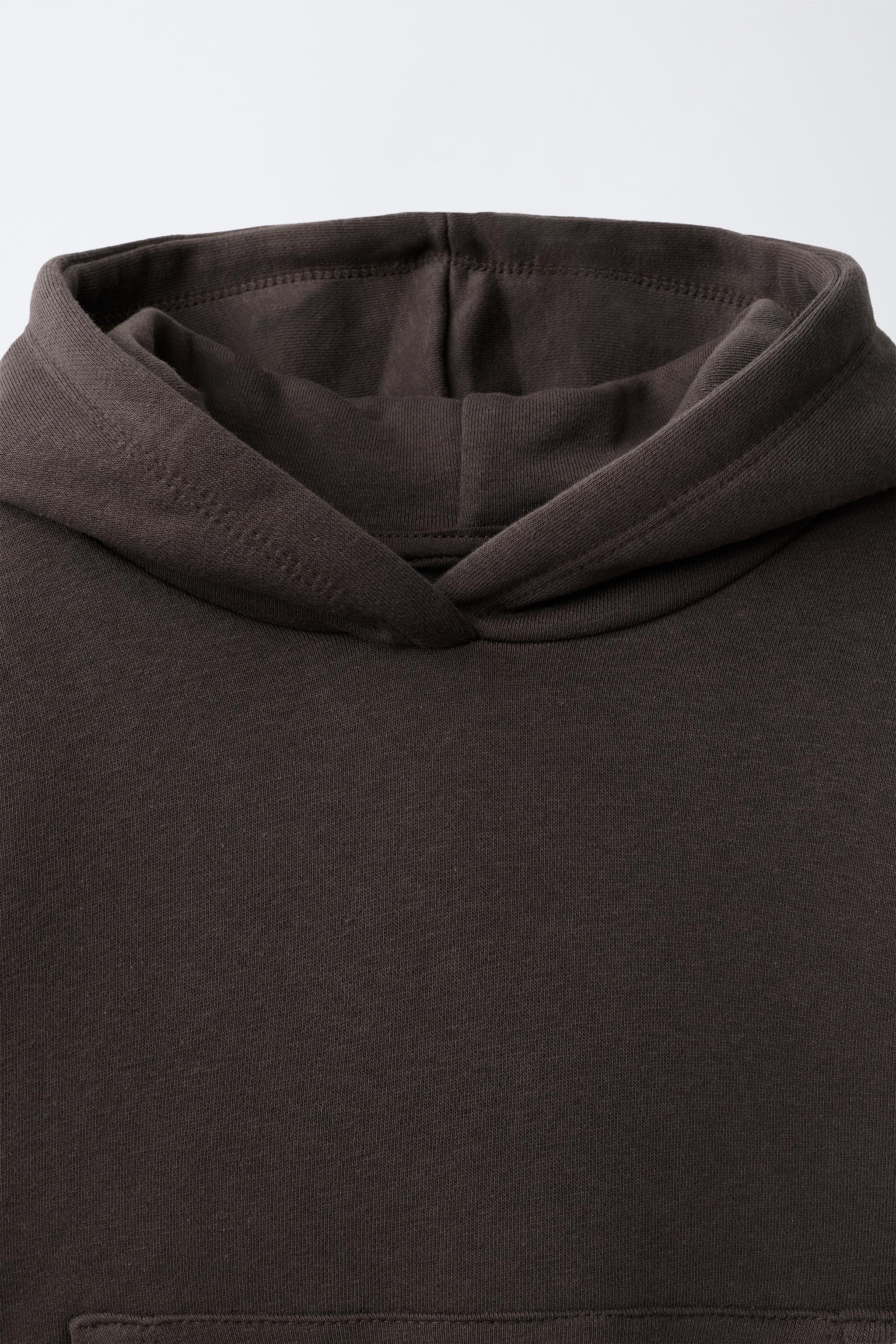 SWEAT À CAPUCHE ET ÉTIQUETTE