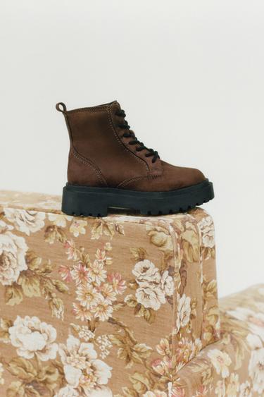 BOTKI NA TRAKTORZE - Brązowy Zara