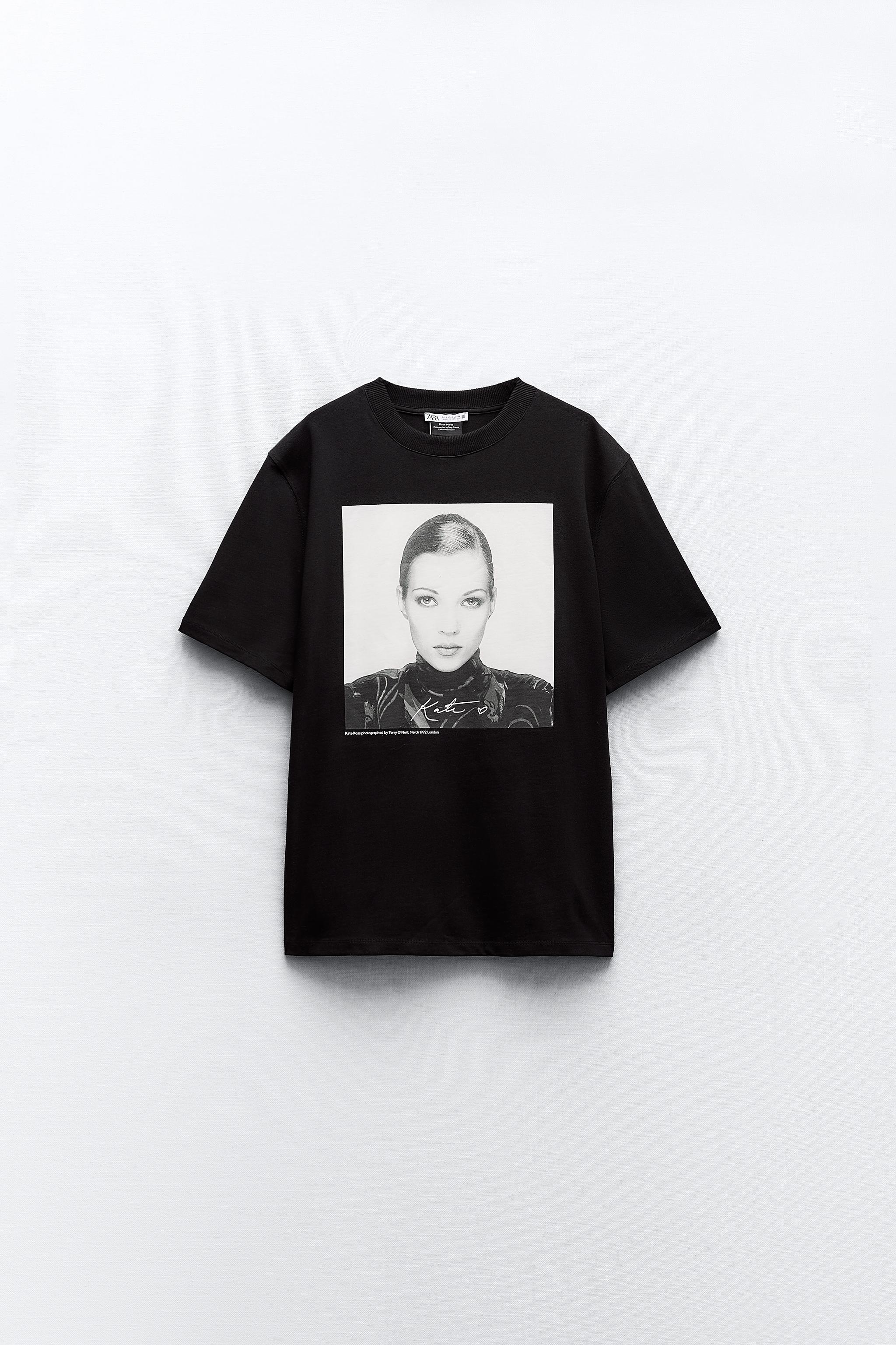 KATE MOSS © ICONIC IMAGES / TERRY O'NEILL 2024 Tシャツ - ブラック 