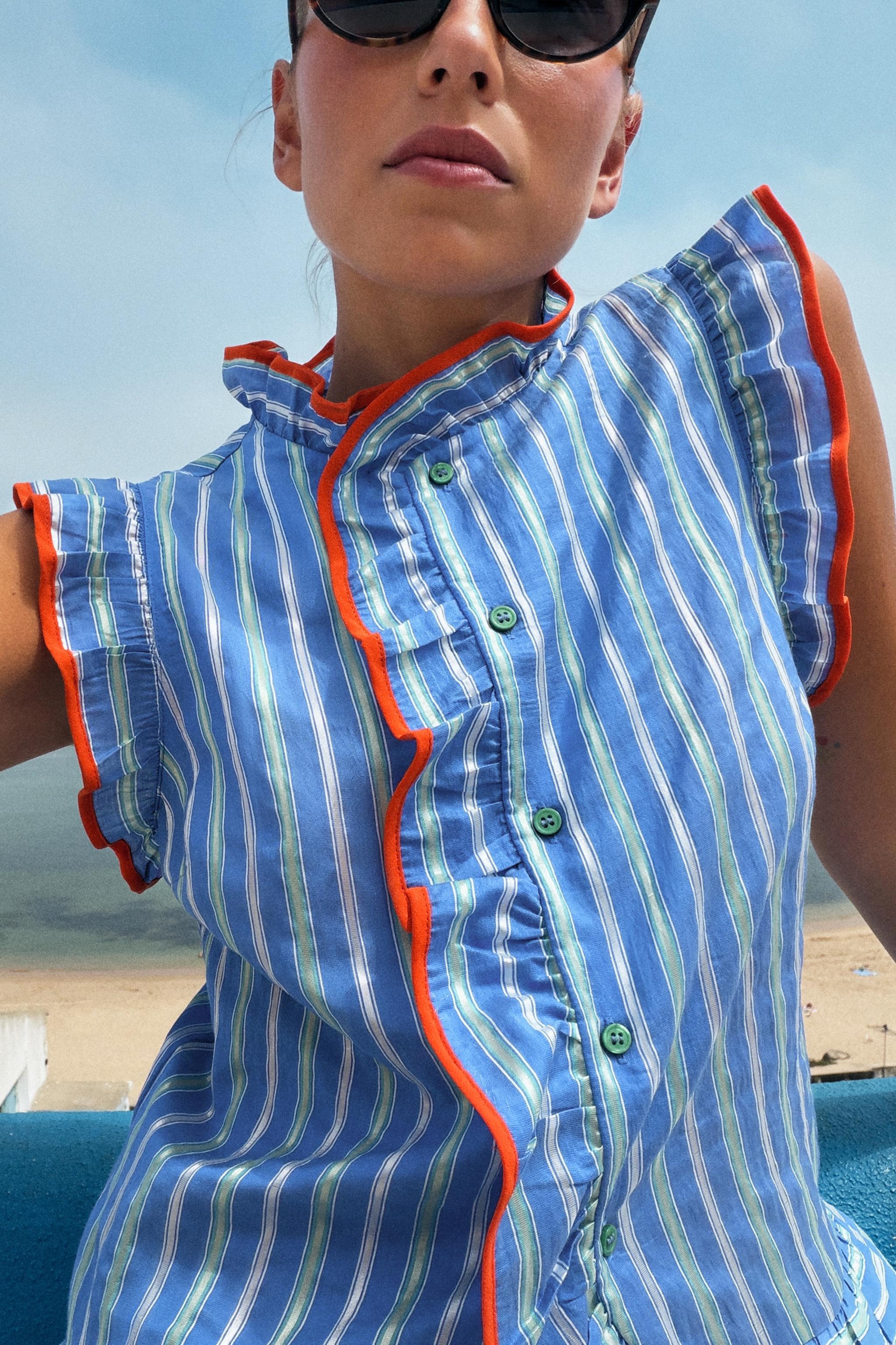 CHEMISE À RAYURES ET VOLANTS