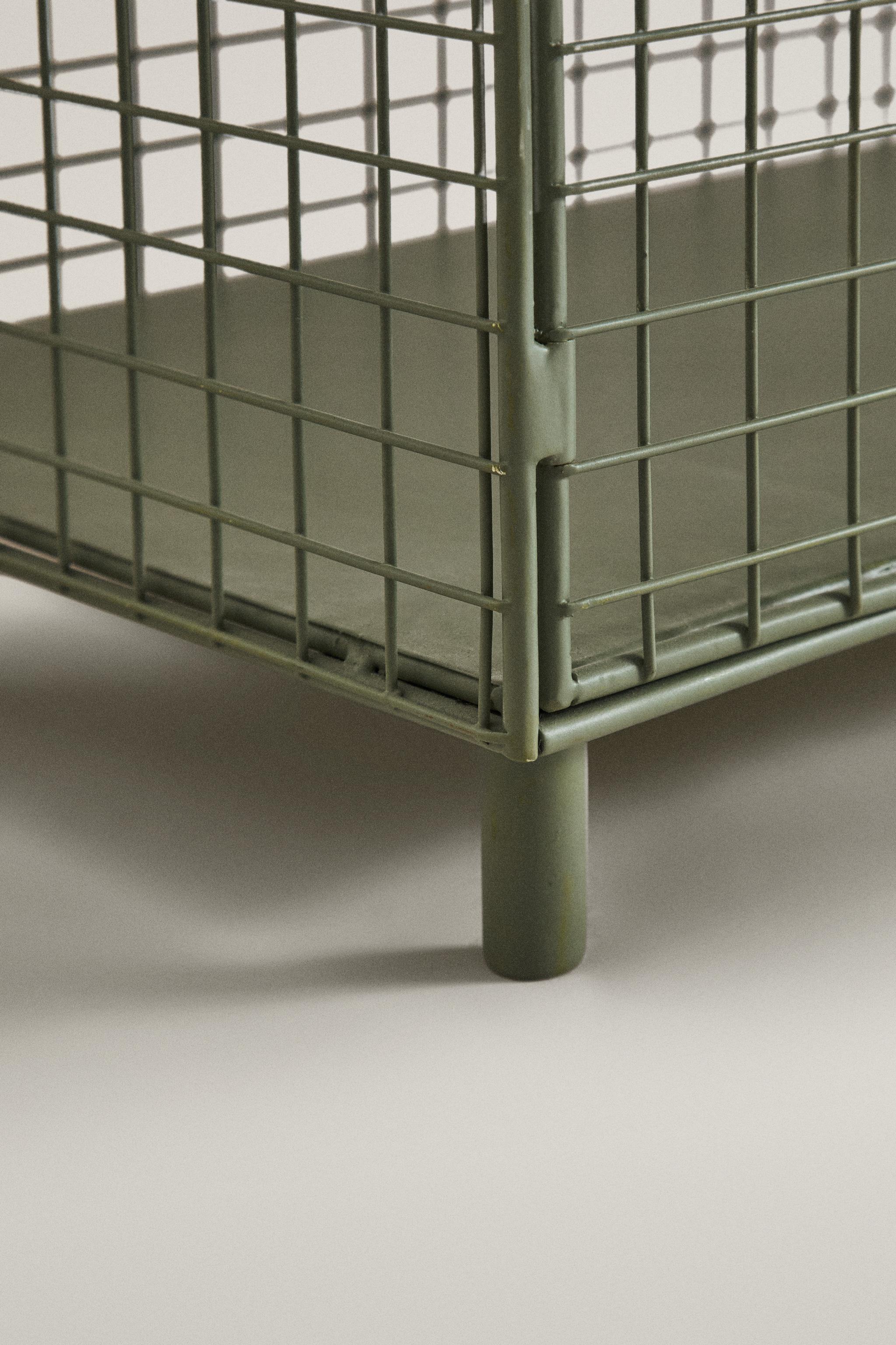 METAL MESH SHELVING UNIT