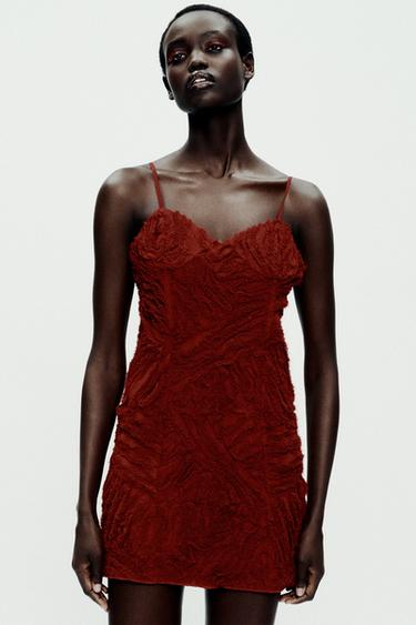 ROBE COURTE RELIEF LIMITED EDITION - Rouge de Zara - Image 0