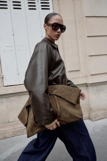 BLOUSON BOMBER MATIÈRE SYNTHÈTIQUE - Marron foncé de Zara - Image 4