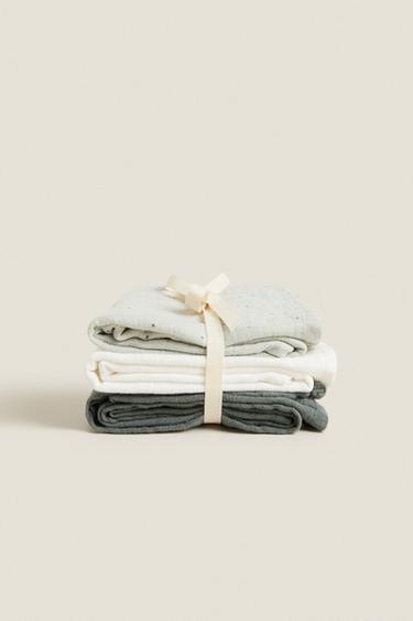 PACK OF CHILDREN’S MULTICOLOURED MUSLIN CLOTHS (PACK OF 3) - Green by Zara - Image 1