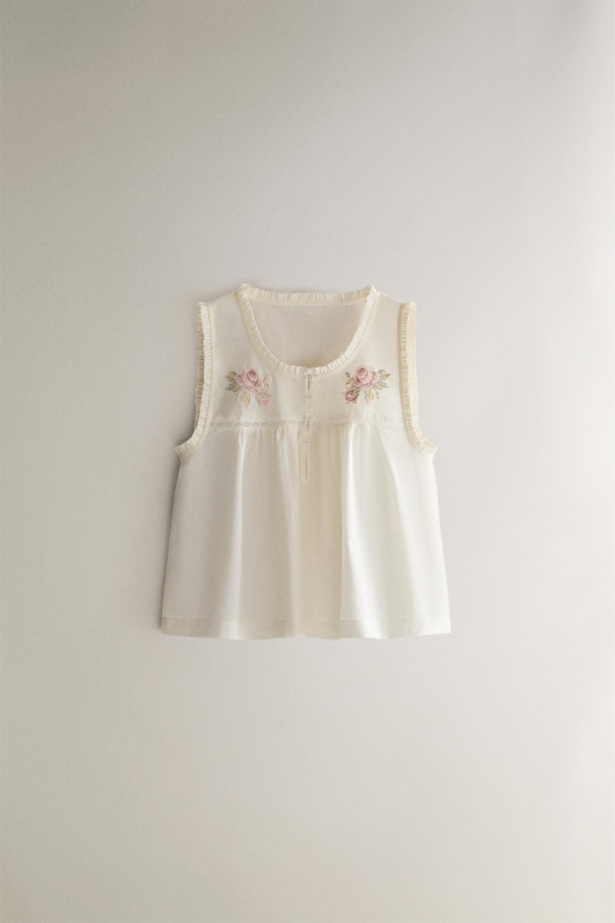 TOP WITH FLORAL EMBROIDERY — Oyster-white