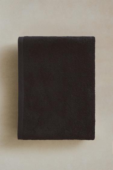 PLAIN COTTON TERRY BATH TOWEL (500 GXM²) - Black by Zara