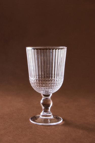 VERRE À PIED RELIEF - 990 de Zara