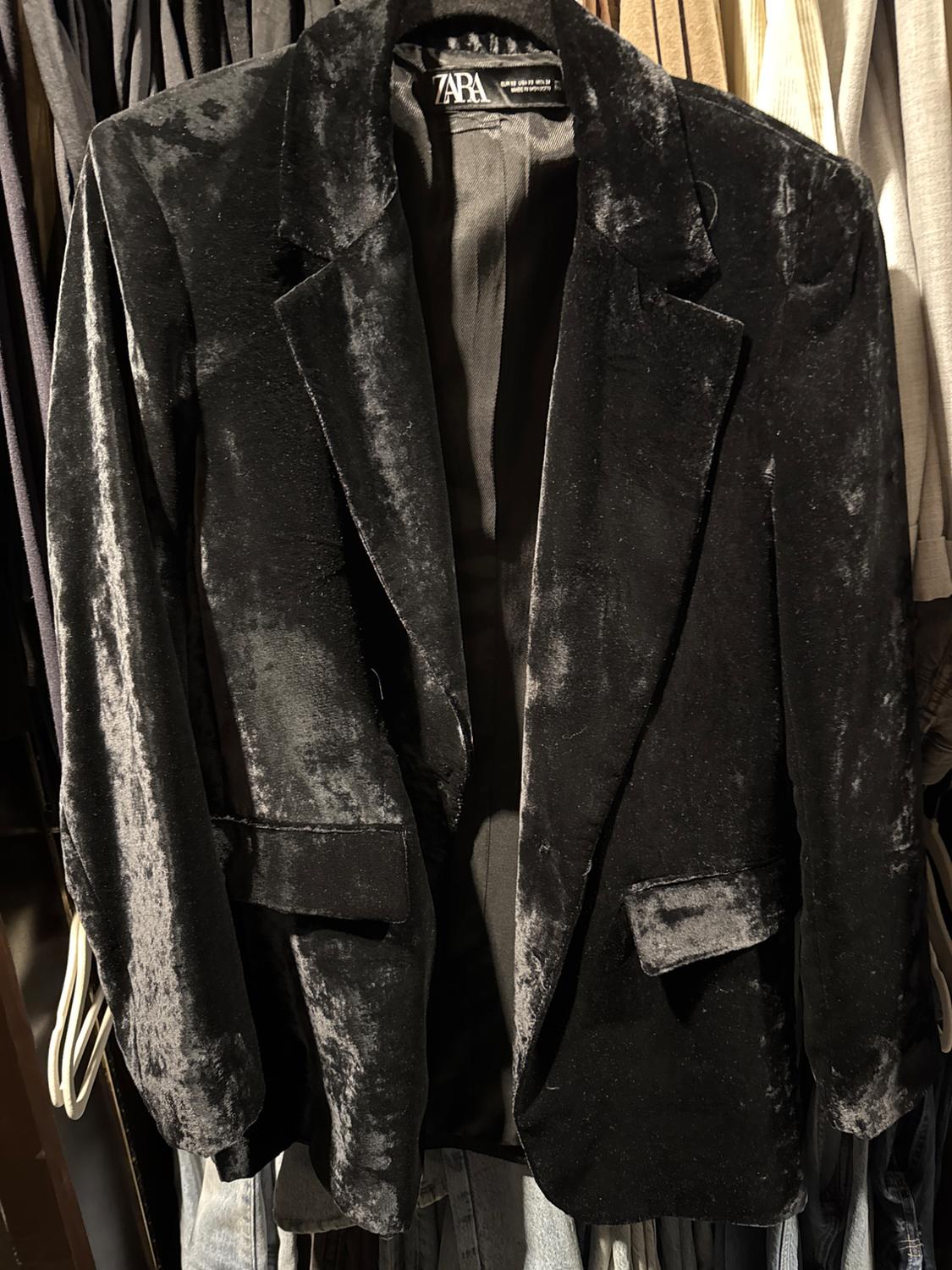 STRAIGHT CUT VELVET BLAZER