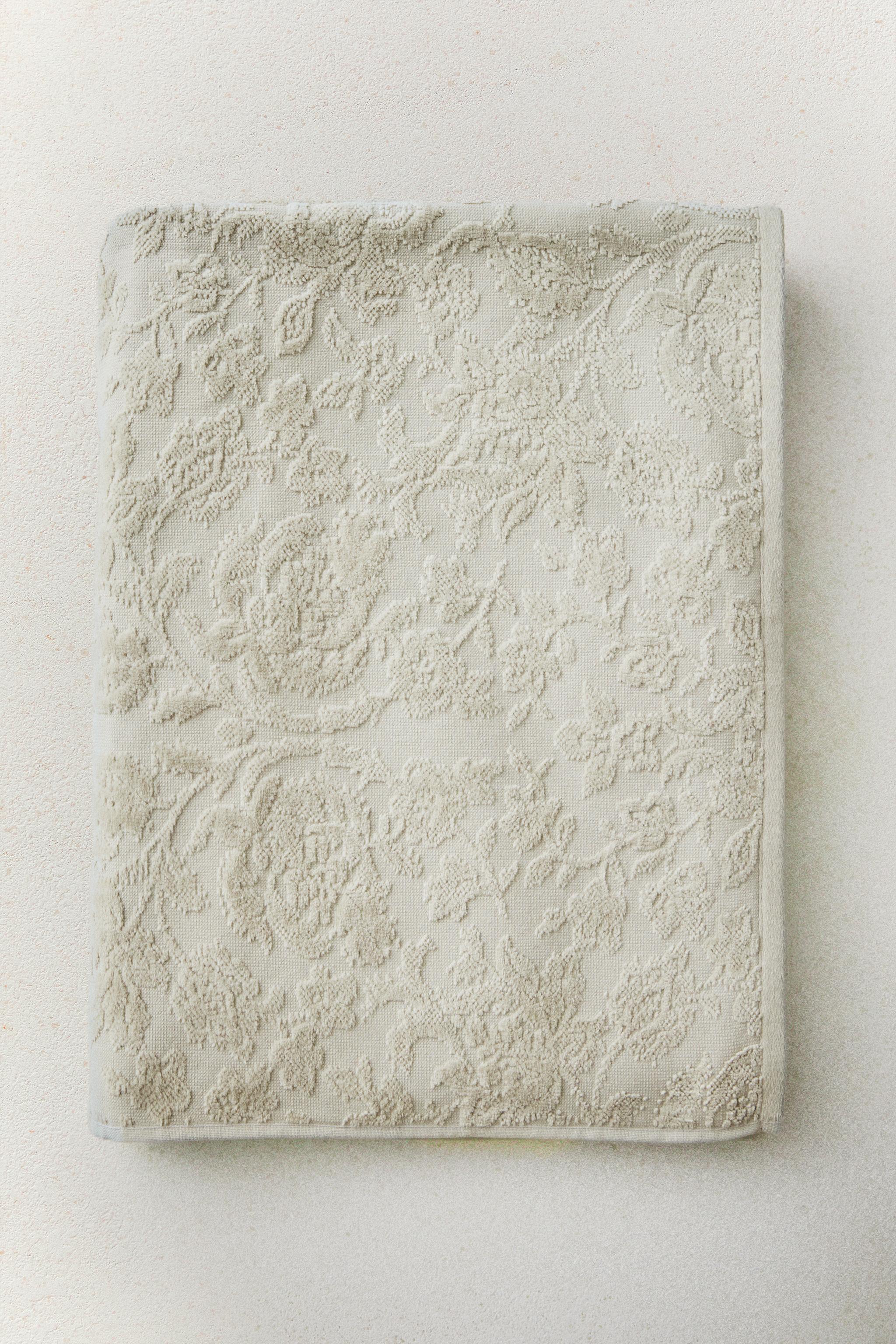 FLORAL JACQUARD BATH TOWEL