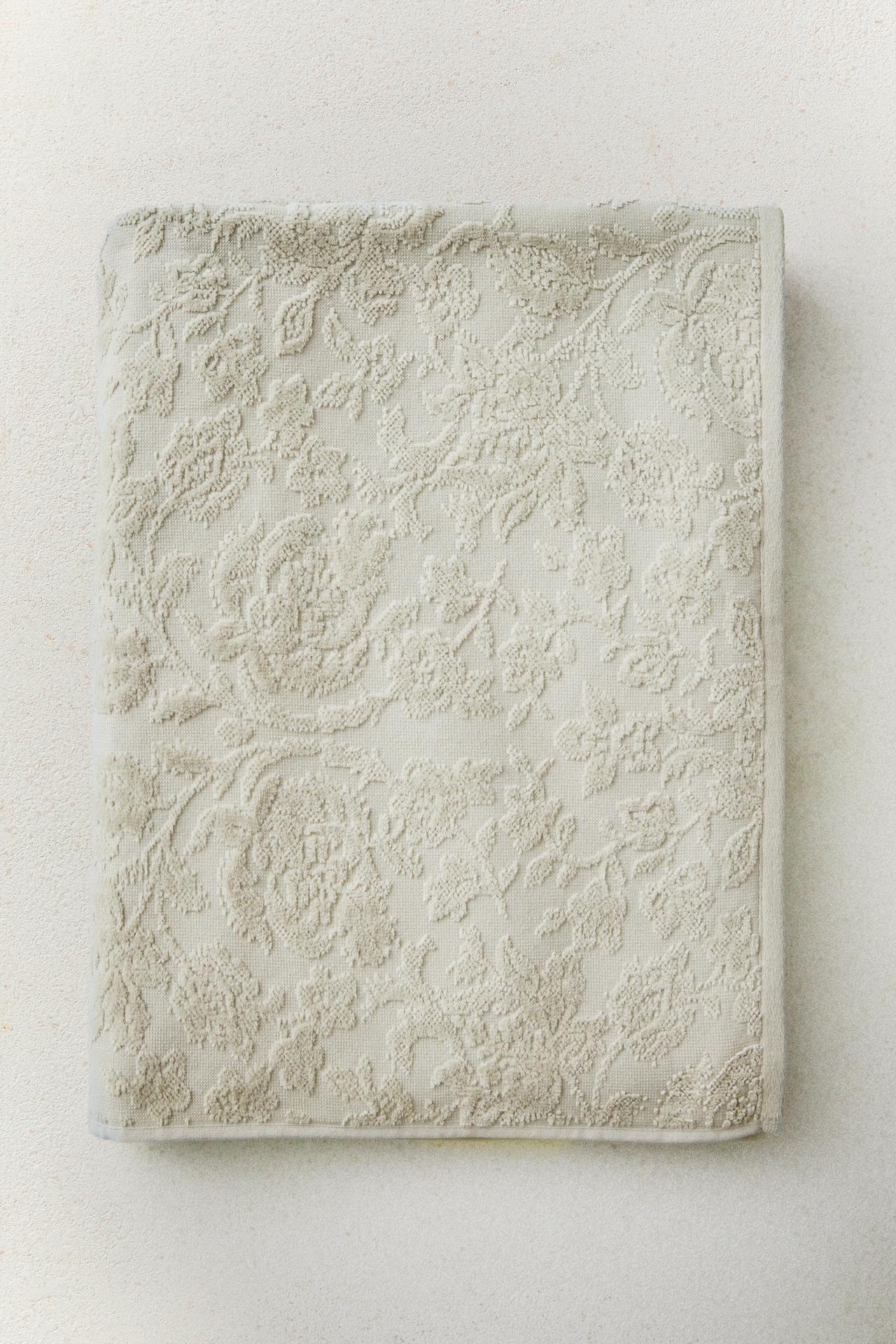 FLORAL JACQUARD BATH TOWEL — Greenish