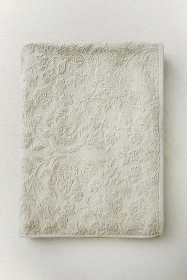FLORAL JACQUARD BATH TOWEL — Greenish 1