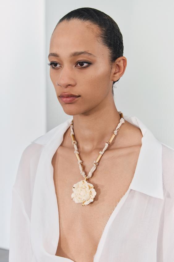 Zara COMBINATION RESIN FLOWER NECKLACE - Cream - Image 0