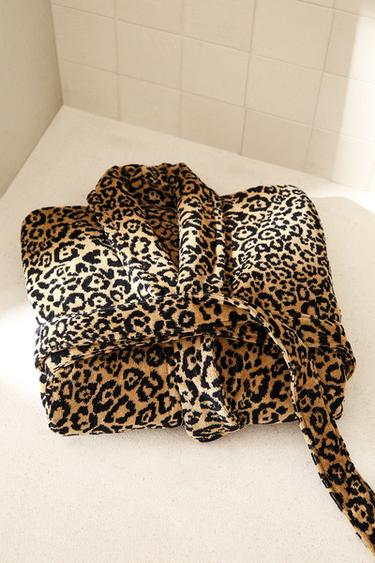 (400 GXM²) BATA DE BAÑO JACQUARD LEOPARDO - Leopardo de Zara
