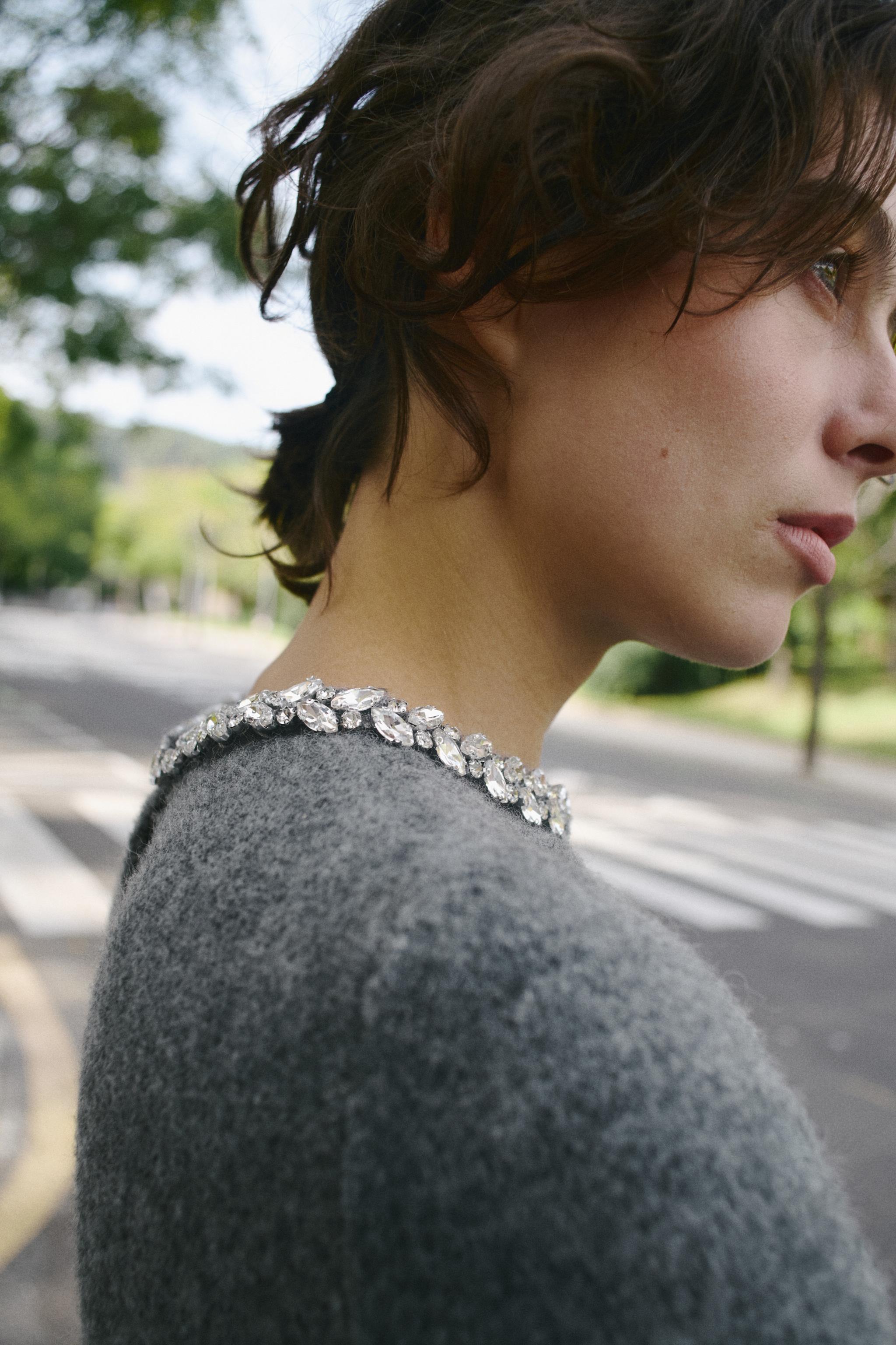 JEWEL NECK KNIT SWEATER
