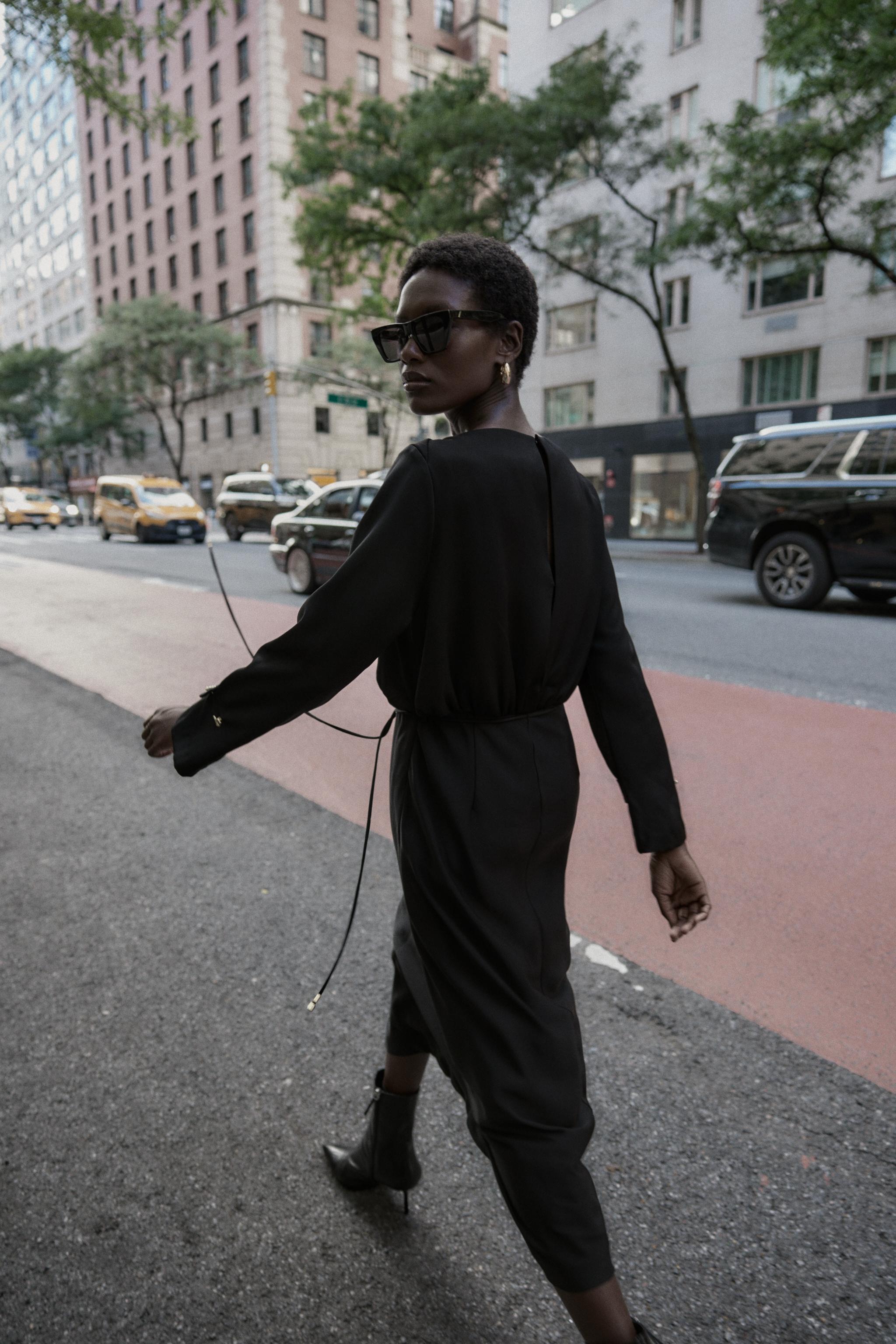 クレープミディ丈ベルト付きワンピース - ブラック | ZARA Japan